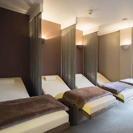 Otel Thorpe Park And 4*