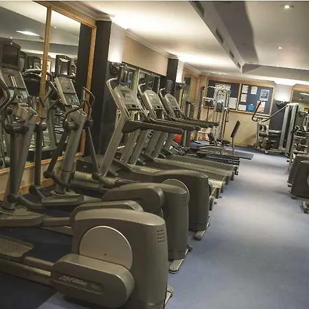 Otel Thorpe Park And 4*