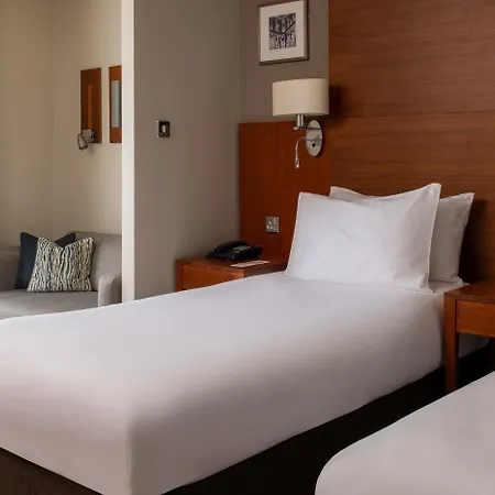 Otel Thorpe Park And 4*