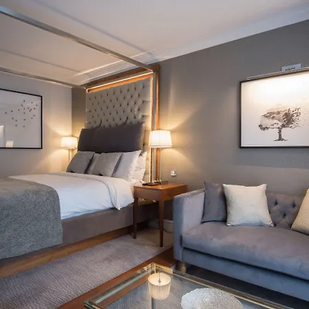 Thorpe Park And Hotel Leeds (West Yorkshire)