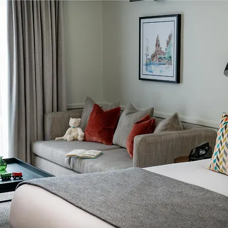 Thorpe Park And Лидс