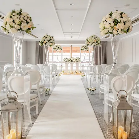 Thorpe Park And 4* Лидс