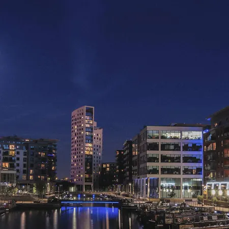 Thorpe Park And 4* Лидс