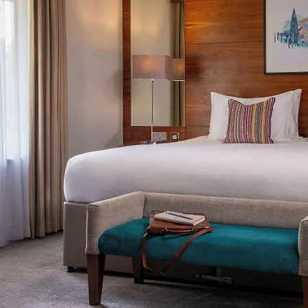 Thorpe Park And 4* Leeds (West Yorkshire)