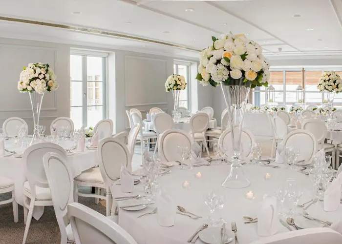 Thorpe Park And Отель