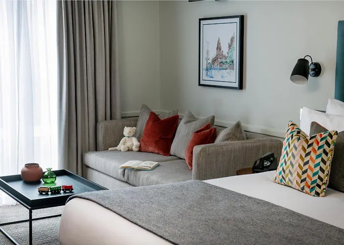 Thorpe Park And Лидс