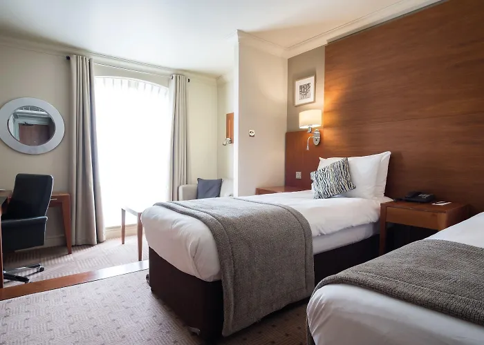 Thorpe Park And 4* Лидс