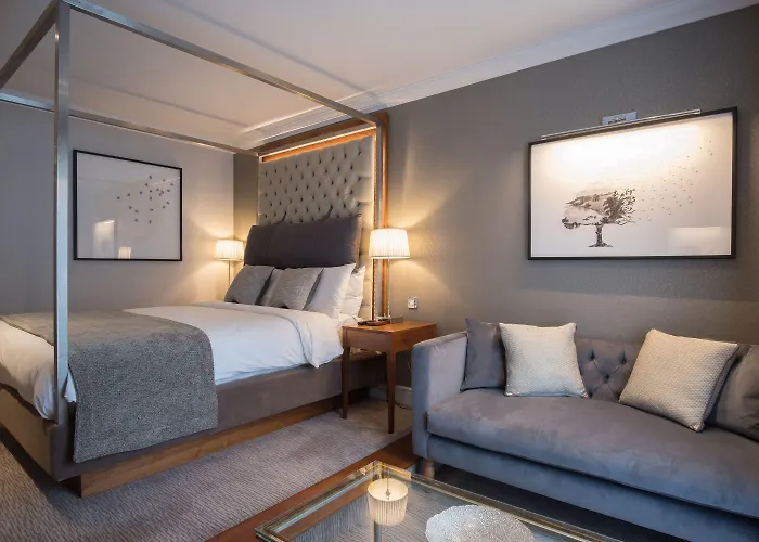 Thorpe Park And Отель Лидс