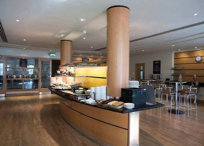 Thorpe Park And 4* Лидс