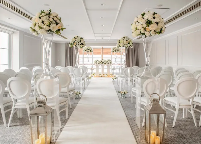 Thorpe Park And 4* Лидс